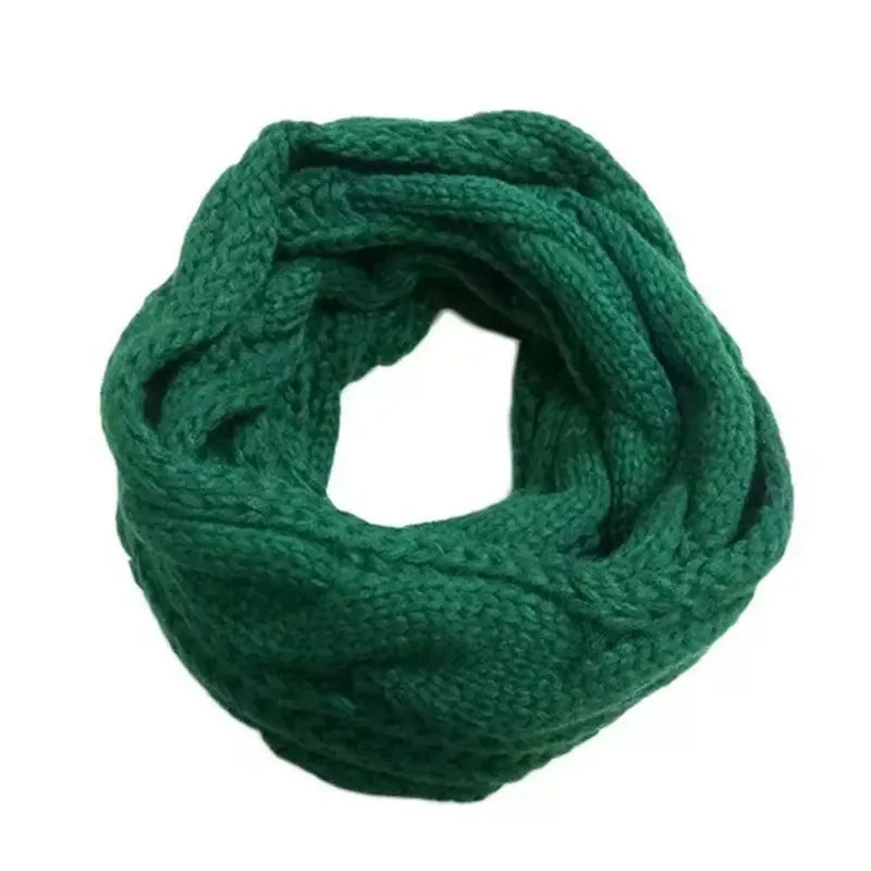 Cable Knit Loop Scarf in Green